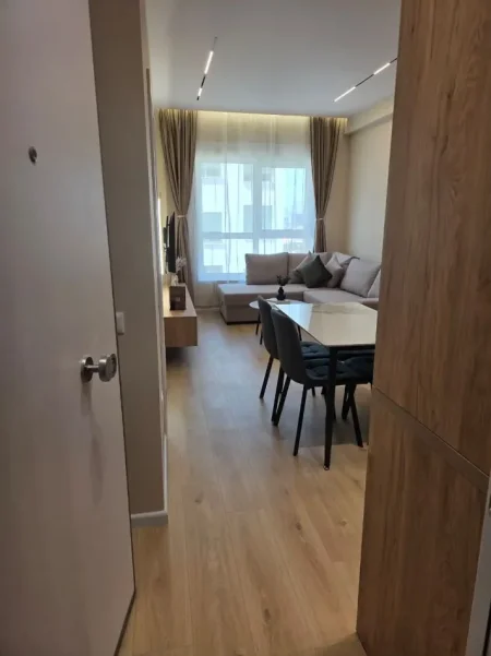 Tirane, jepet me qera apartament 1+1 Kati 5, 58 m² 450 € (Ali Demi, Kompleksi Kadiu)