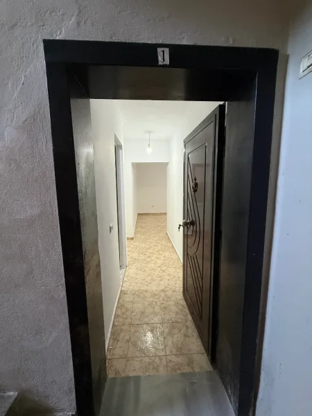 Tirane, shitet dyqan + garsonier Kati 0, 63 m² 195.000 € (Poliklinika 9)