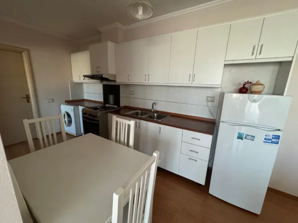 Tirane, jap me qera apartament 1+1+Ballkon Kati 6, 60 m² 600 € (21 Dhjetori, afer hotel Mondial)