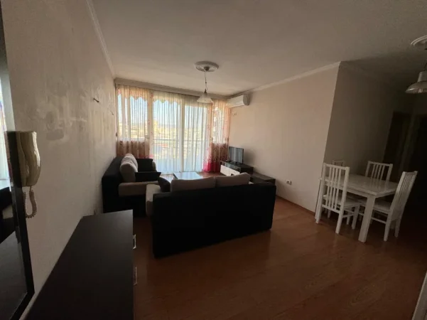Tirane, jap me qera apartament 1+1+Ballkon Kati 6, 60 m² 600 € (21 Dhjetori, afer hotel Mondial)