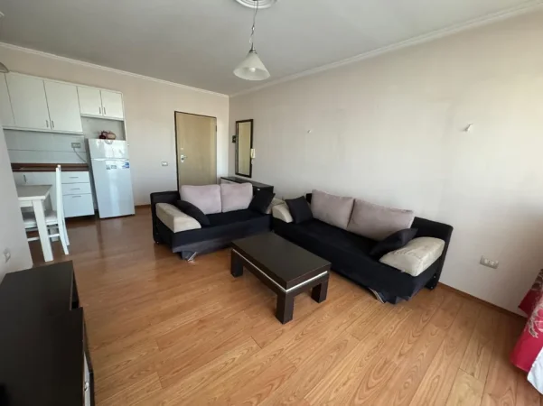 Tirane, jap me qera apartament 1+1+Ballkon Kati 6, 60 m² 600 € (21 Dhjetori, afer hotel Mondial)