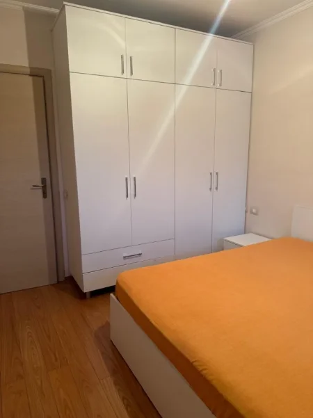 Tirane, jap me qera apartament 1+1+Ballkon Kati 6, 60 m² 600 € (21 Dhjetori, afer hotel Mondial)