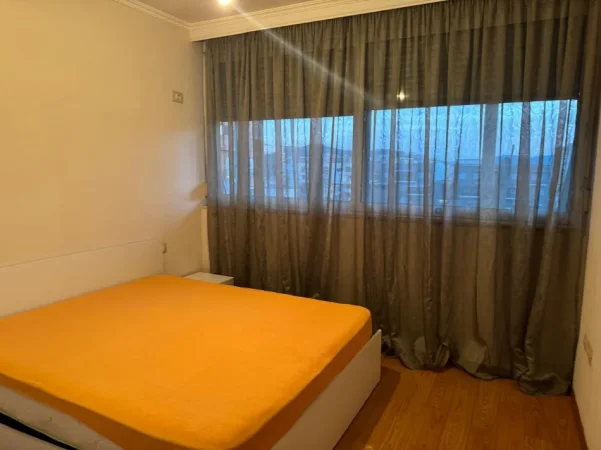 Tirane, jap me qera apartament 1+1+Ballkon Kati 6, 60 m² 600 € (21 Dhjetori, afer hotel Mondial)