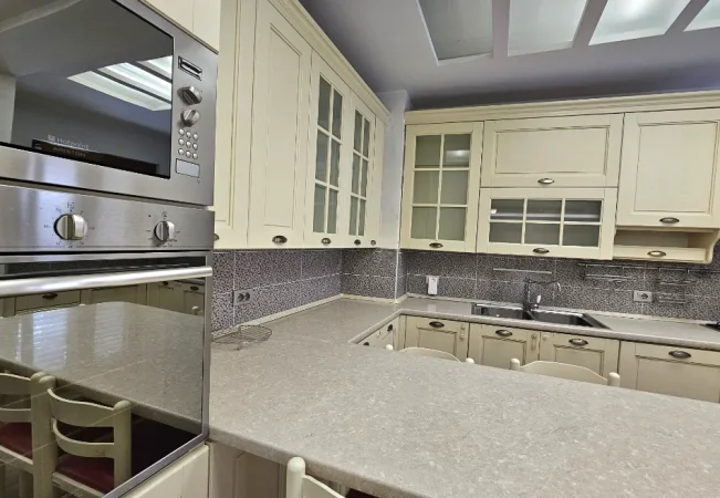 Tirane, shitet apartament 2+1 , 151 m² 410.000 € 