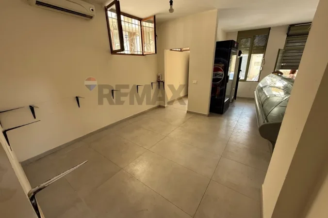Tirane, jepet me qera dyqan , 100 m² 1.280 € (Blv Zogu I)