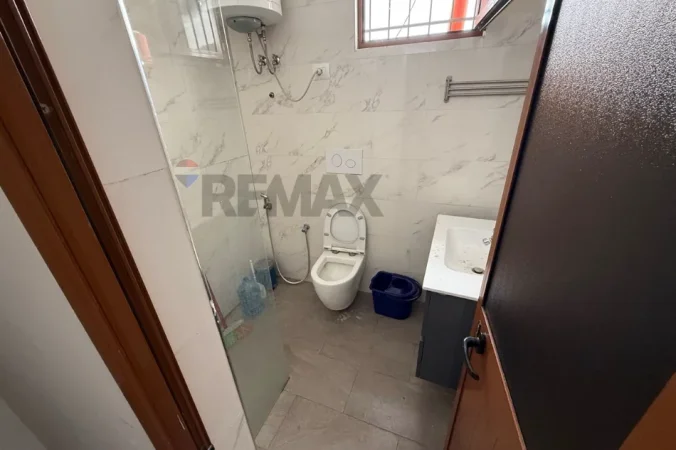 Tirane, jepet me qera dyqan , 100 m² 1.280 € (Blv Zogu I)