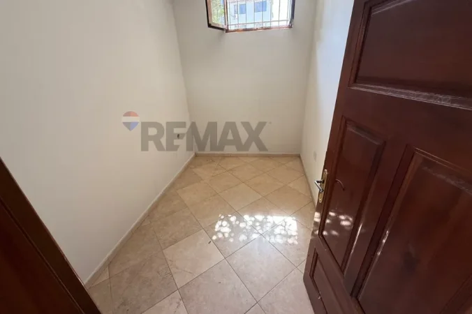 Tirane, jepet me qera dyqan , 100 m² 1.280 € (Blv Zogu I)