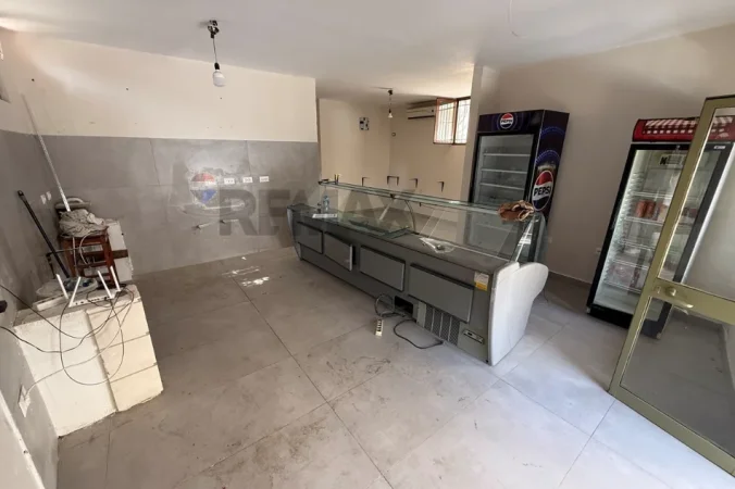 Tirane, jepet me qera dyqan , 100 m² 1.280 € (Blv Zogu I)