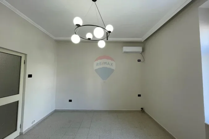 Tirane, jepet me qera , 64 m² 640 € (Shallvaret)