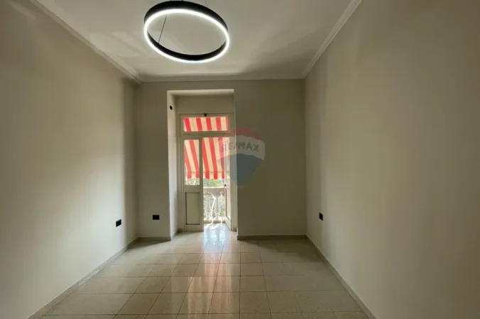 Tirane, jepet me qera , 64 m² 640 € (Shallvaret)