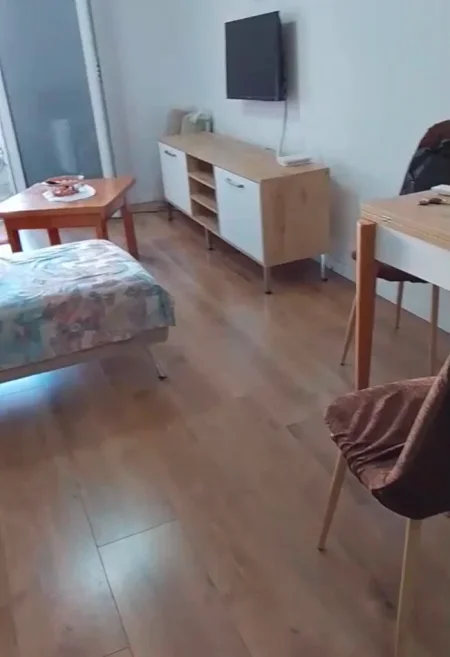 Tirane, jepet me qera apartament 2+1 Kati 5, 70 m² 550 € (Ish Parku, Rruga Ndre Mjeda)