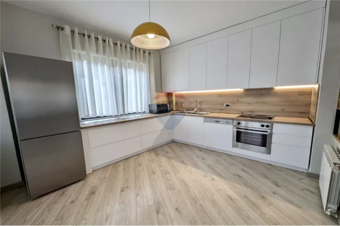 Tirane, jepet me qera apartament , 185 m² 2.130 € 