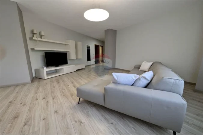 Tirane, jepet me qera apartament , 185 m² 2.130 € 