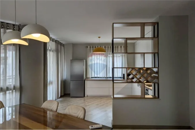 Tirane, jepet me qera apartament , 185 m² 2.130 € 