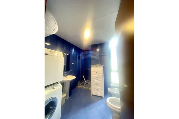 Tirane, jepet me qera apartament , 185 m² 2.130 € 