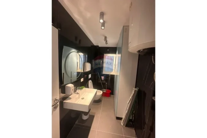 Tirane, jepet me qera , 1.900 € 