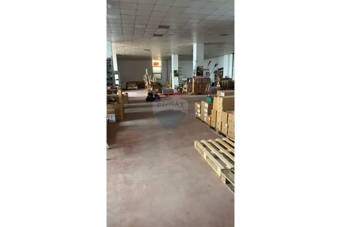 Tirane, jepet me qera , 1.000 m² 4.000 € 