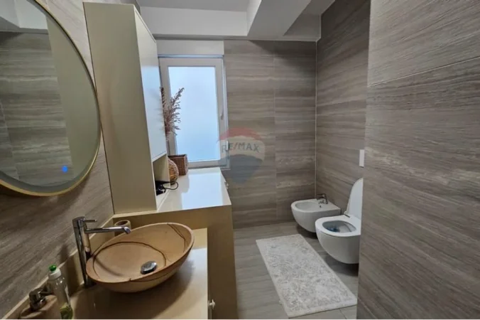 Tirane, jepet me qera apartament , 75 m² 950 € 