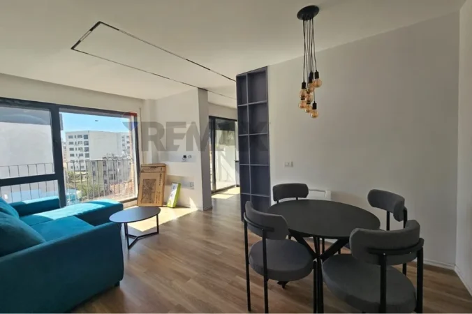 Tirane, jepet me qera apartament , 961 € (Ish Tregu Elektrik)