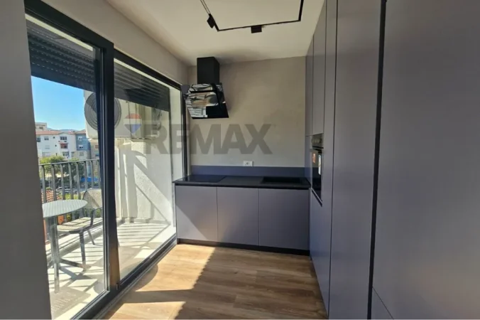 Tirane, jepet me qera apartament , 961 € (Ish Tregu Elektrik)