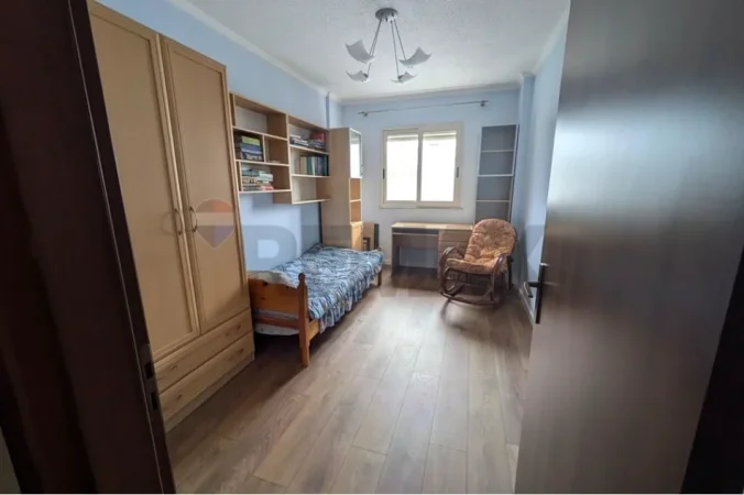 Tirane, jepet me qera apartament , 100 m² 960 € 
