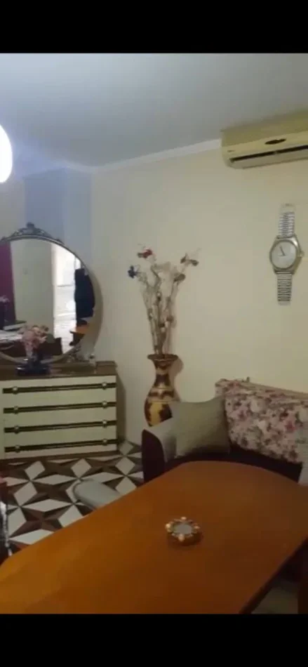 Tirane, jepet me qera apartament 1+1 Kati 2, 65 m² 300 € (Rruga Sadik Kaceli)