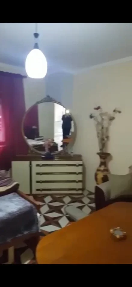 Tirane, jepet me qera apartament 1+1 Kati 2, 65 m² 300 € (Rruga Sadik Kaceli)