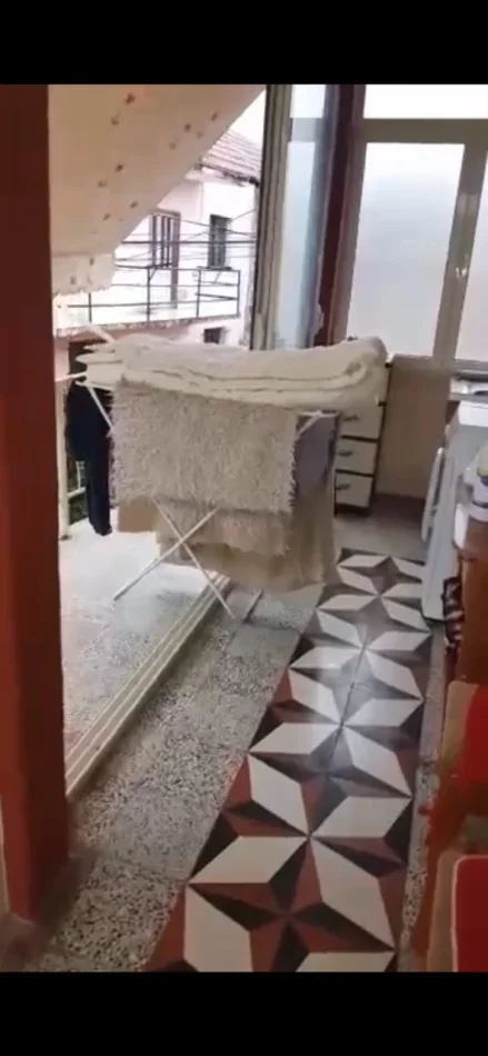 Tirane, jepet me qera apartament 1+1 Kati 2, 65 m² 300 € (Rruga Sadik Kaceli)