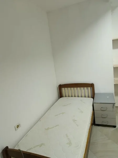 Tirane, jepet me qera apartament Studio Kati 1, 40 m² 250 € (Qyteti Studenti)