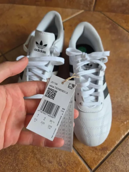Tirane, shes Atlete origjinale Adidas nr 36 Jane te reja 55 €