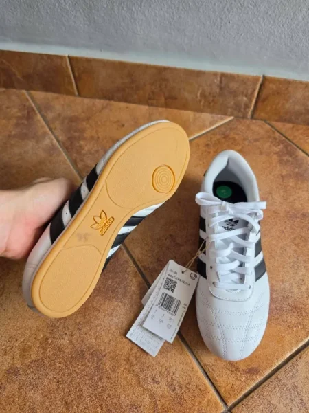 Tirane, shes Atlete origjinale Adidas nr 36 Jane te reja 55 €