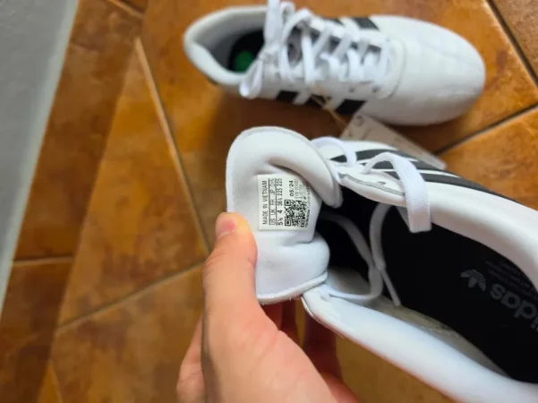 Tirane, shes Atlete origjinale Adidas nr 36 Jane te reja 55 €
