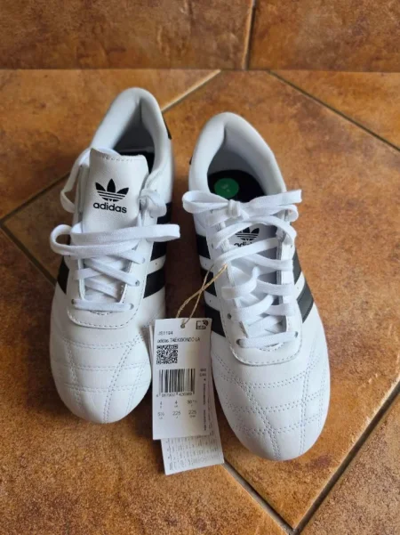 Tirane, shes Atlete origjinale Adidas nr 36 Jane te reja 55 €
