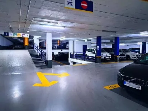 Tirane, Liste me oferta garazh | post parkimi Kati -2, 10.000 m² 40 € (Ish stacioni trenit tirane bulevardi ri)