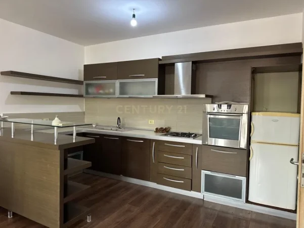 Tirane, jepet me qera apartament 2+1 Kati 7, 110 m² 480 € (yzberisht)