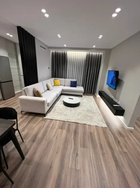 Tirane, jepet me qera apartament 2+1 Kati 7, 90 m² 699 € (FUSHA AVIACIONIT)