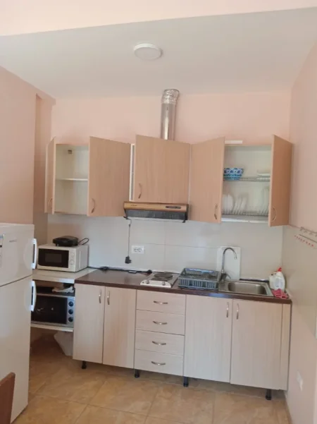 Tirane, jepet me qera apartament 2+1+Ballkon Kati 2, 75 m² 500 € (Rezidenca Kodra e Diellit)
