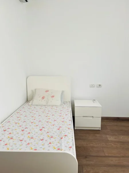 Tirane, jepet me qera apartament 2+1 Kati 12, 100 m² 700 € (Ish Hipoteka, Kompleksi Panorama)