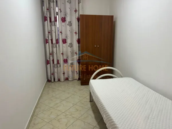 Tirane, jepet me qera apartament 2+1+Ballkon Kati 4, 93 m² (Unaza e Re)