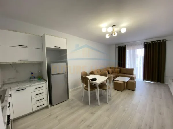 Tirane, jepet me qera apartament 2+1+Ballkon Kati 7, 103 m² 500 € (Unaza e Re)