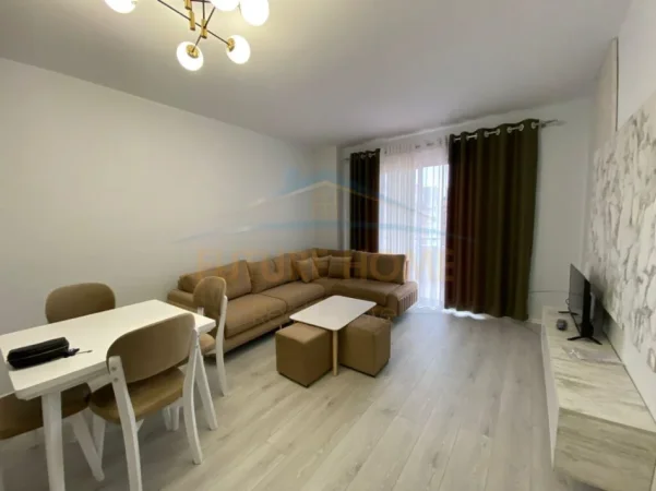 Tirane, jepet me qera apartament 2+1+Ballkon Kati 7, 103 m² 500 € (Unaza e Re)