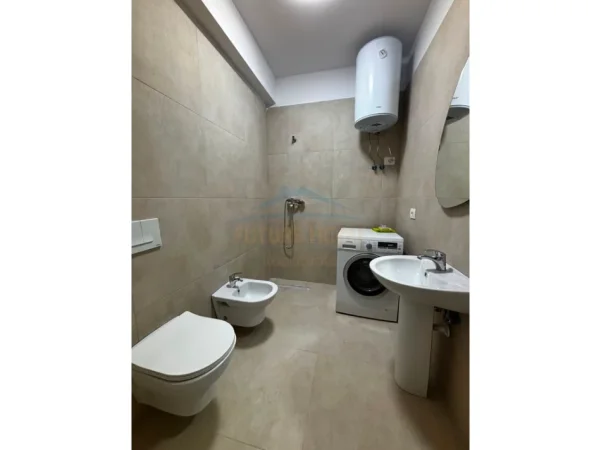 Tirane, jepet me qera apartament 1+1+Ballkon Kati 3, 65 m² 470 € (Unaza e Re)