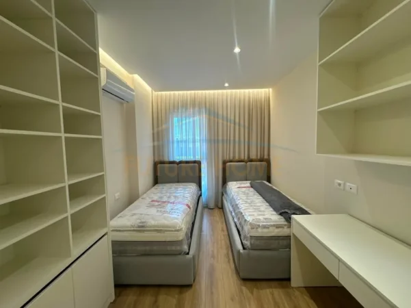 Tirane, jepet me qera apartament 2+1+Ballkon Kati 7, 123 m² 858 € (Bulevardi i Ri)