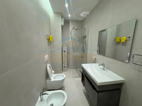 Tirane, jepet me qera apartament 2+1+Ballkon Kati 7, 123 m² 858 € (Bulevardi i Ri)