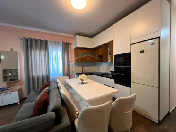 Tirane, jepet me qera apartament 2+1+Ballkon Kati 2, 130 m² 550 € (Instituti)
