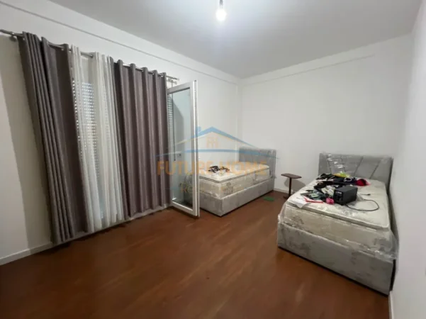 Tirane, jepet me qera apartament 2+1+Ballkon Kati 2, 130 m² 550 € (Instituti)