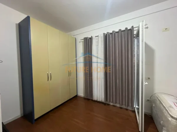 Tirane, jepet me qera apartament 2+1+Ballkon Kati 2, 130 m² 550 € (Instituti)