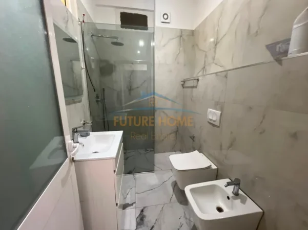 Tirane, jepet me qera apartament 2+1+Ballkon Kati 2, 130 m² 550 € (Instituti)