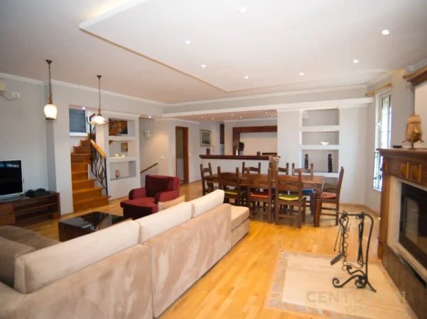 Tirane, jepet me qera apartament duplex 3+1+Ballkon Kati 4, 199 m² 1.500 € (qender prane sheshit skenderbej)