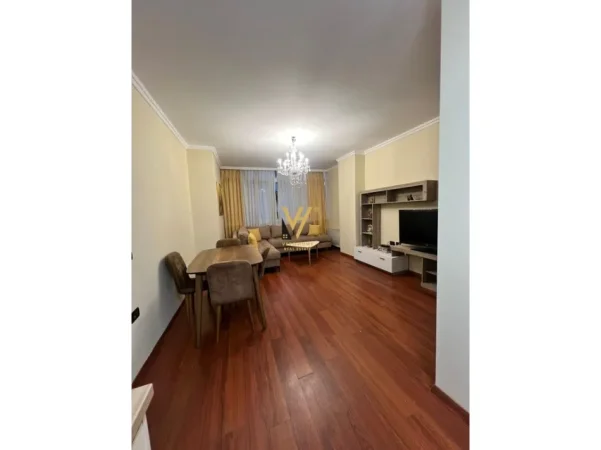 Tirane, jepet me qera apartament 2+1+Ballkon Kati 7, 100 m² 720 €